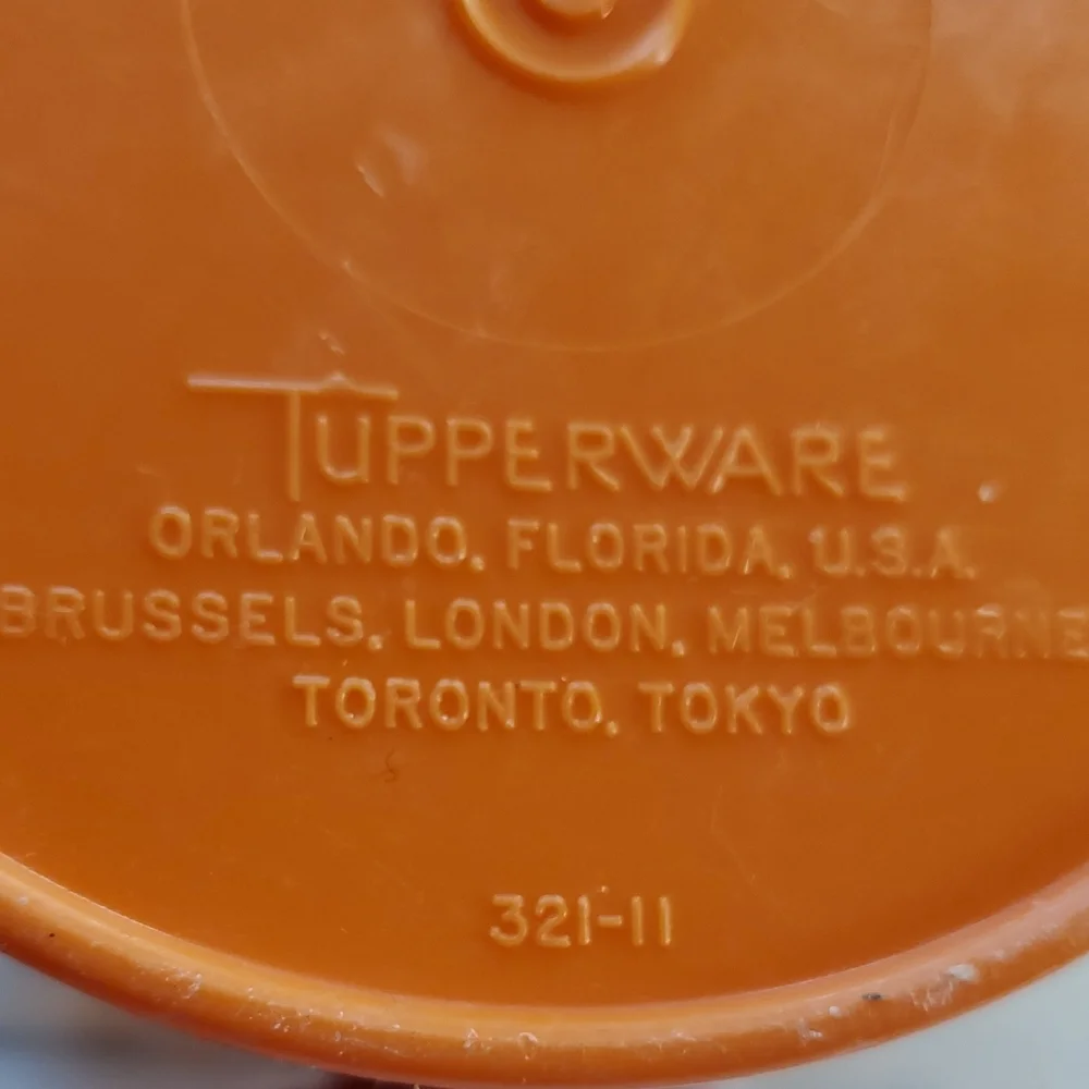 Tupperware Orange Round Container with Lid 1 Quart